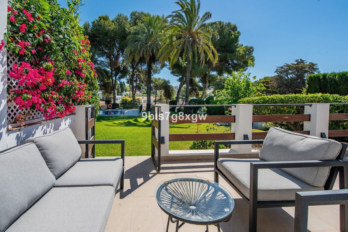 2 Bed Apartment for sale in Nueva Andalucía Costa Del Sol, Málaga, Spain
