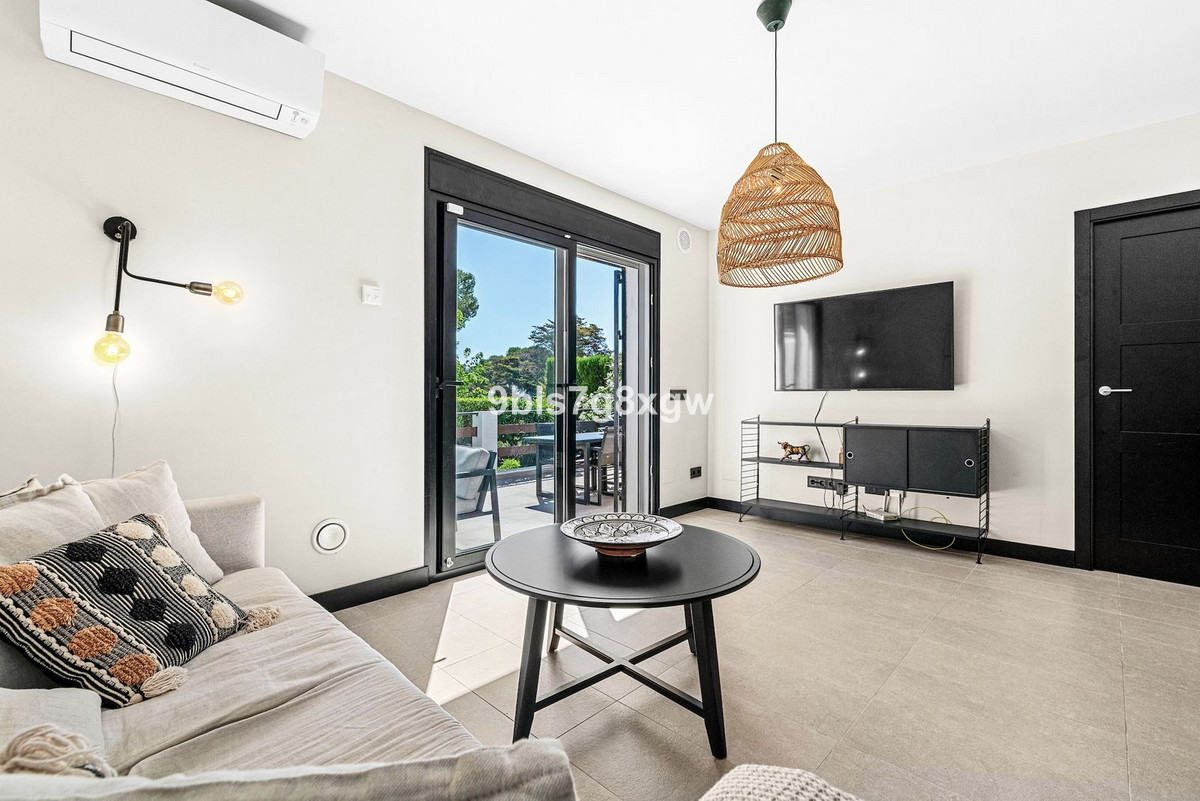 2 Bed Apartment for sale in Nueva Andalucía Costa Del Sol, Málaga, Spain