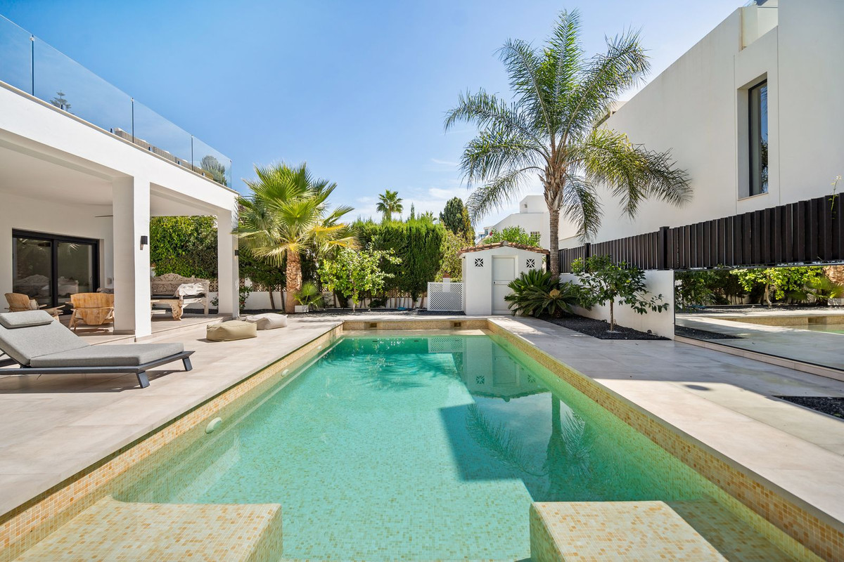 4 Bed Townhouse for sale in Marbesa Costa Del Sol, Málaga, Spain