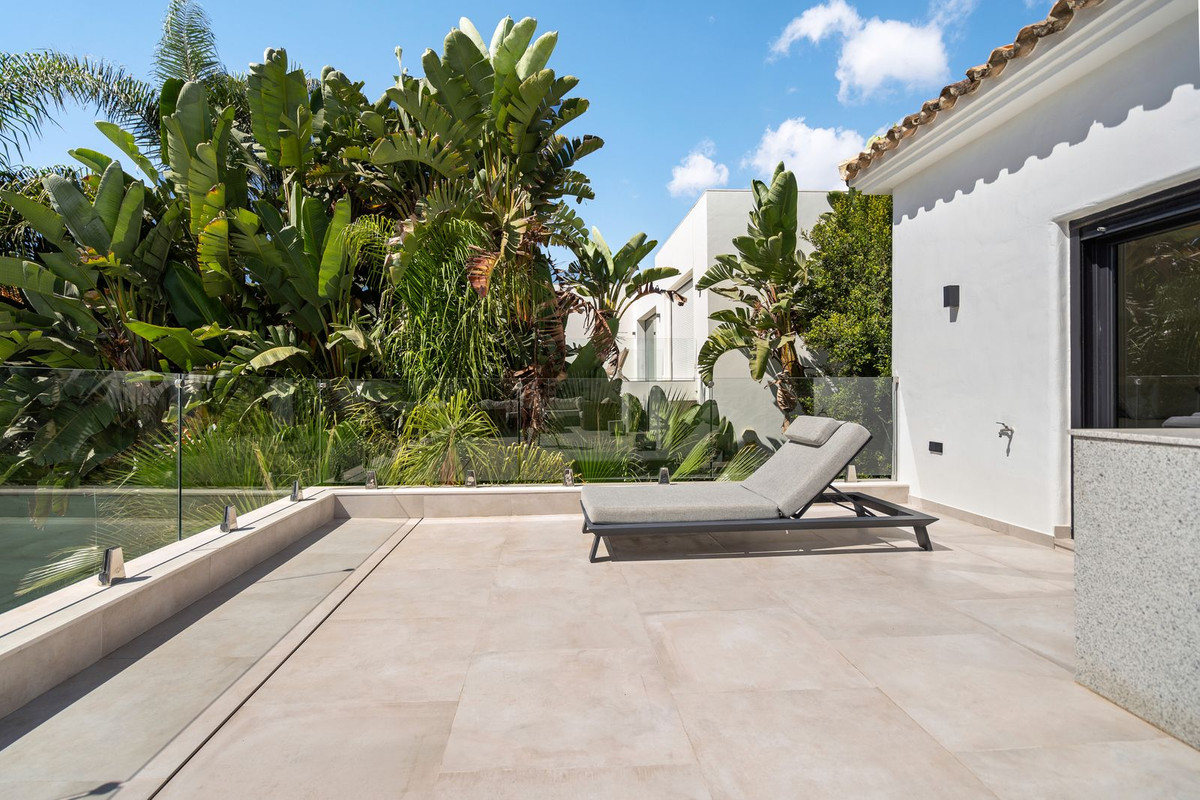 4 Bed Townhouse for sale in Marbesa Costa Del Sol, Málaga, Spain