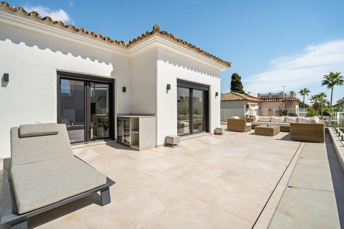 4 Bed Townhouse for sale in Marbesa Costa Del Sol, Málaga, Spain