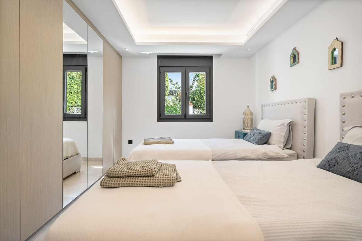 4 Bed Townhouse for sale in Marbesa Costa Del Sol, Málaga, Spain