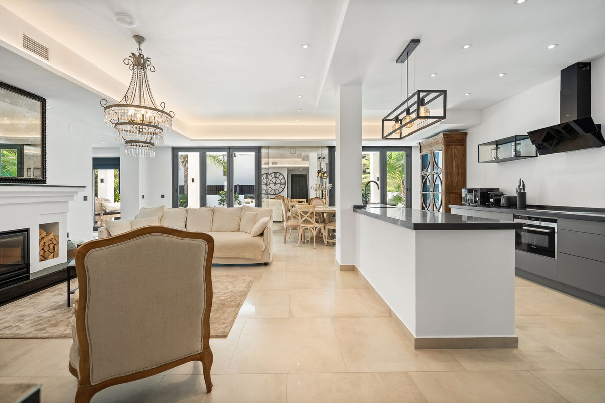 4 Bed Townhouse for sale in Marbesa Costa Del Sol, Málaga, Spain
