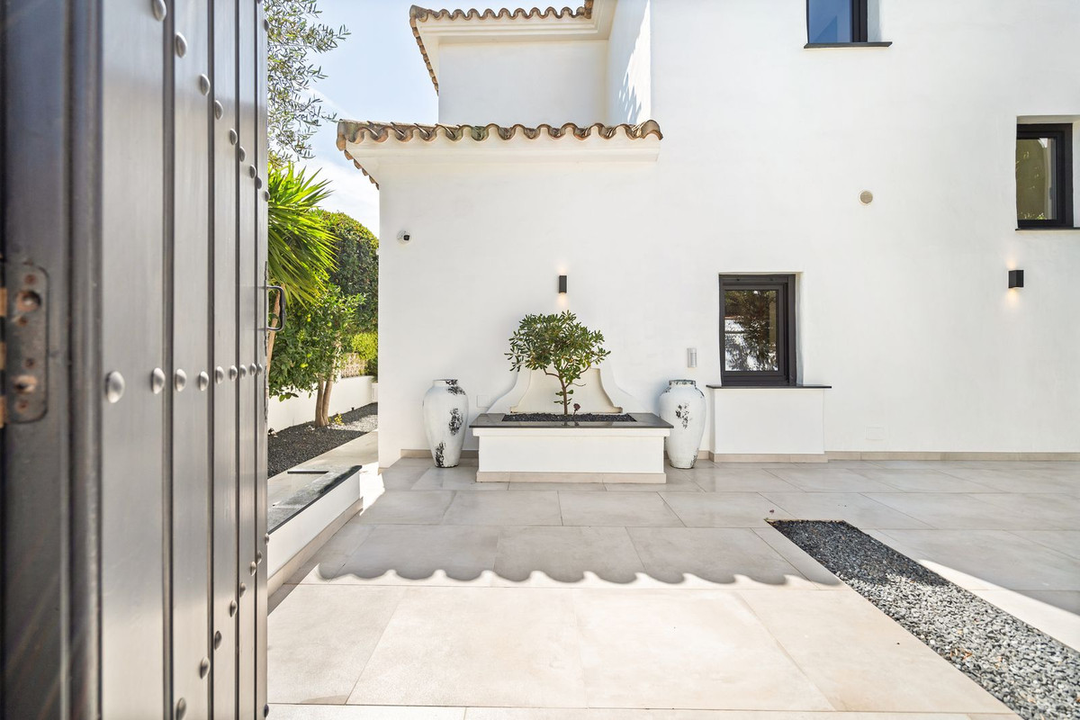 4 Bed Townhouse for sale in Marbesa Costa Del Sol, Málaga, Spain