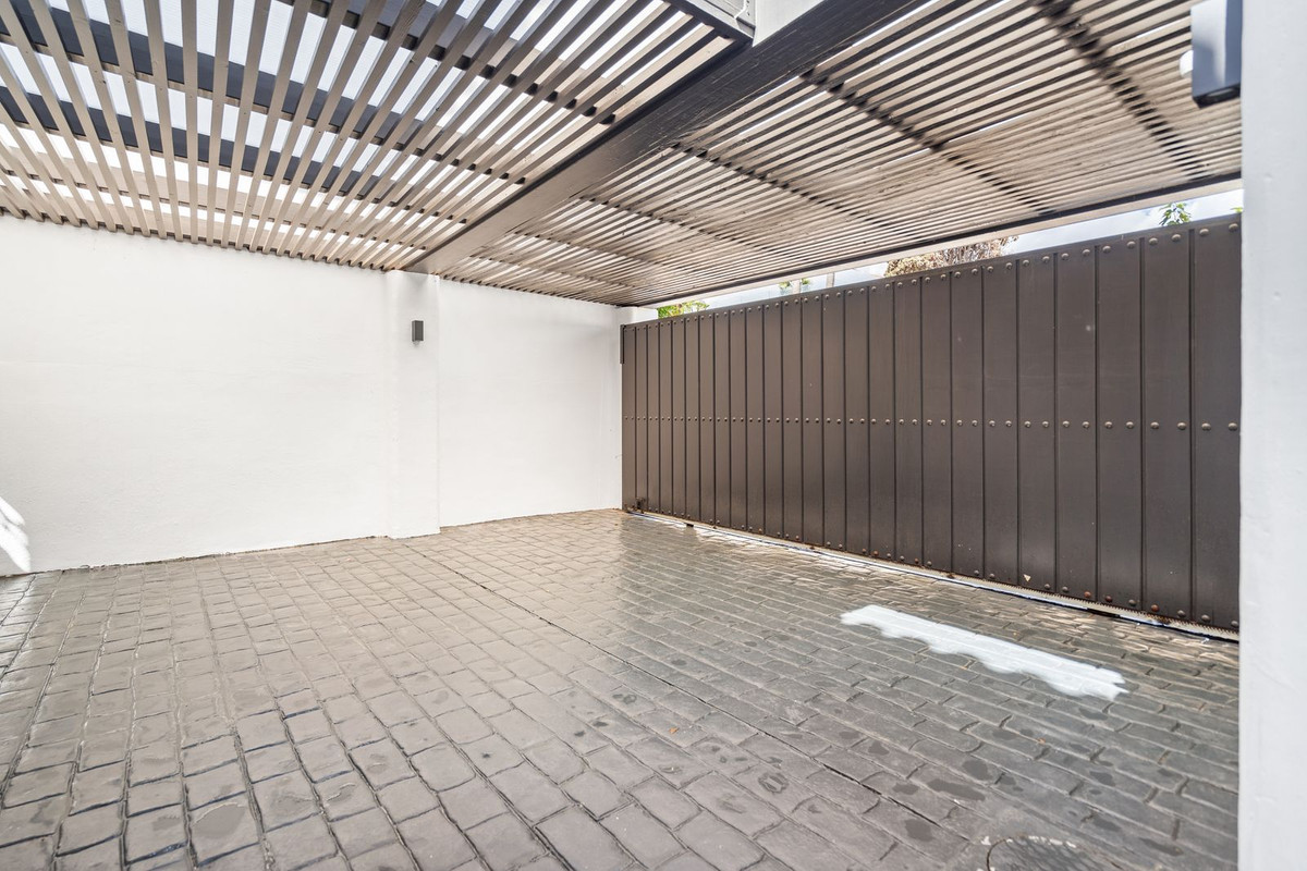 4 Bed Townhouse for sale in Marbesa Costa Del Sol, Málaga, Spain