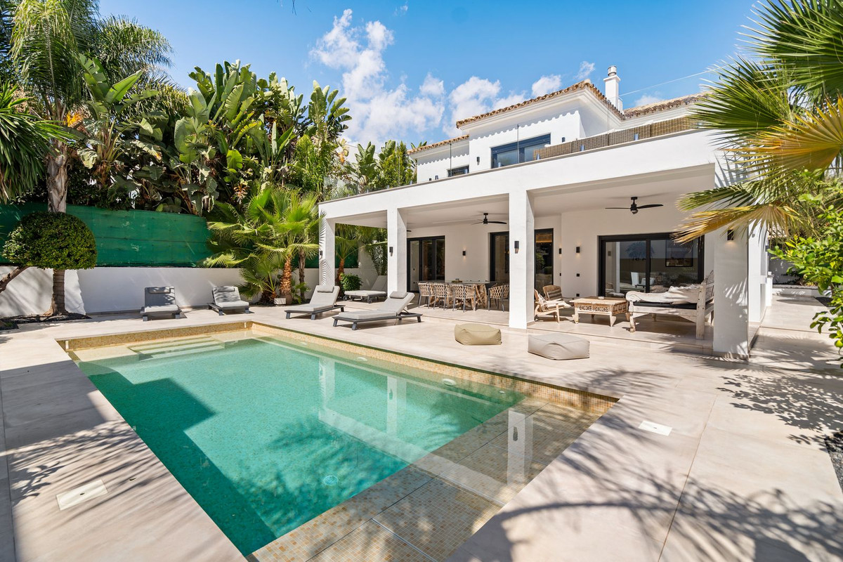 4 Bed Townhouse for sale in Marbesa Costa Del Sol, Málaga, Spain