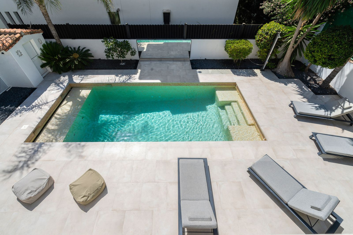 4 Bed Townhouse for sale in Marbesa Costa Del Sol, Málaga, Spain