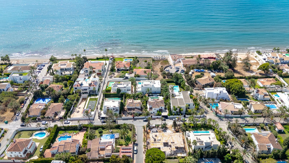 4 Bed Townhouse for sale in Marbesa Costa Del Sol, Málaga, Spain