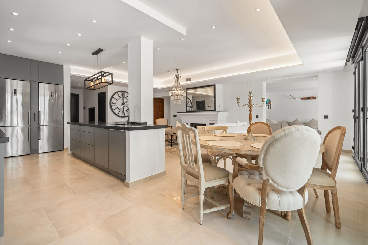 4 Bed Townhouse for sale in Marbesa Costa Del Sol, Málaga, Spain