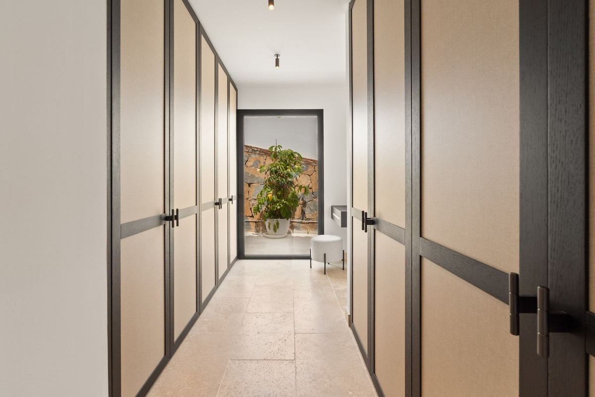 Se vende Villa - Chalet de 5 dormitorios en Costa Del Sol, Málaga, España