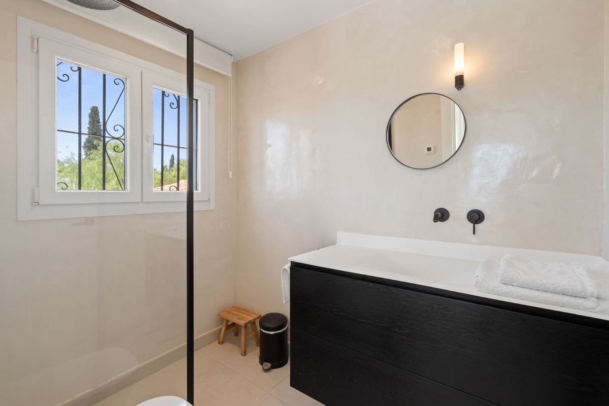 Se vende Villa - Chalet de 5 dormitorios en Costa Del Sol, Málaga, España