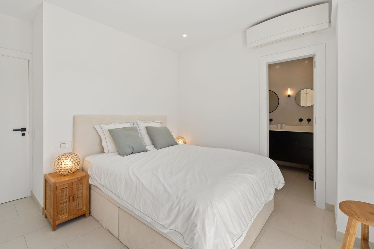 Se vende Villa - Chalet de 5 dormitorios en Costa Del Sol, Málaga, España