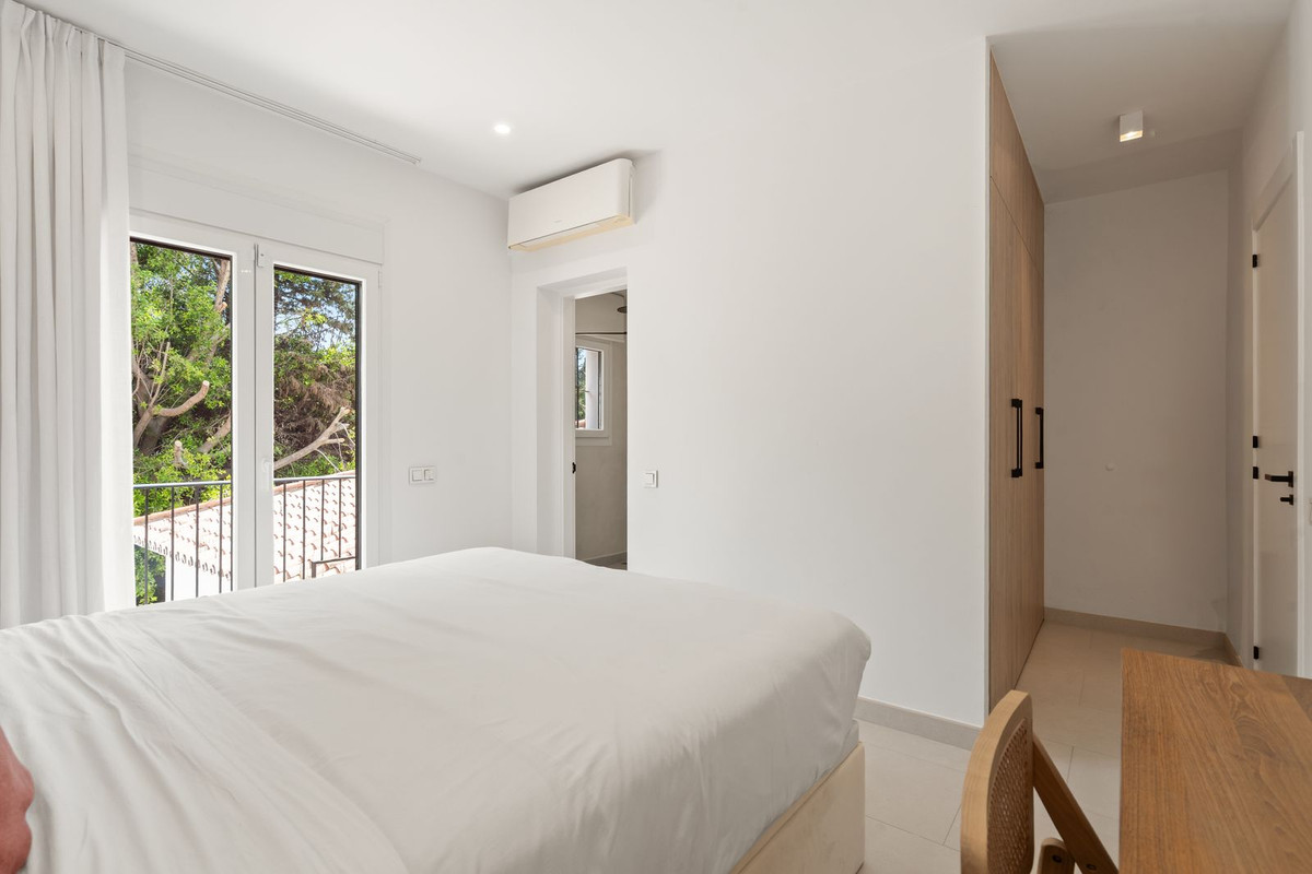 Se vende Villa - Chalet de 5 dormitorios en Costa Del Sol, Málaga, España