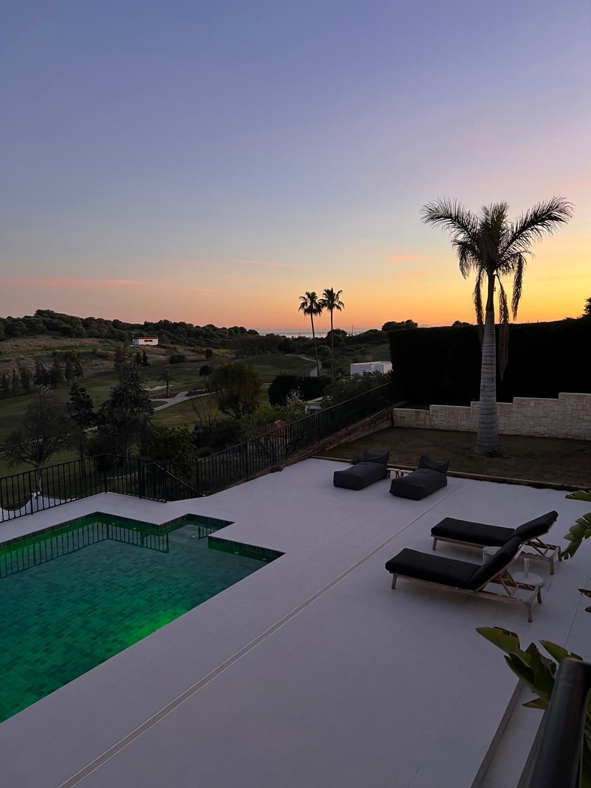 Se vende Villa - Chalet de 5 dormitorios en Costa Del Sol, Málaga, España