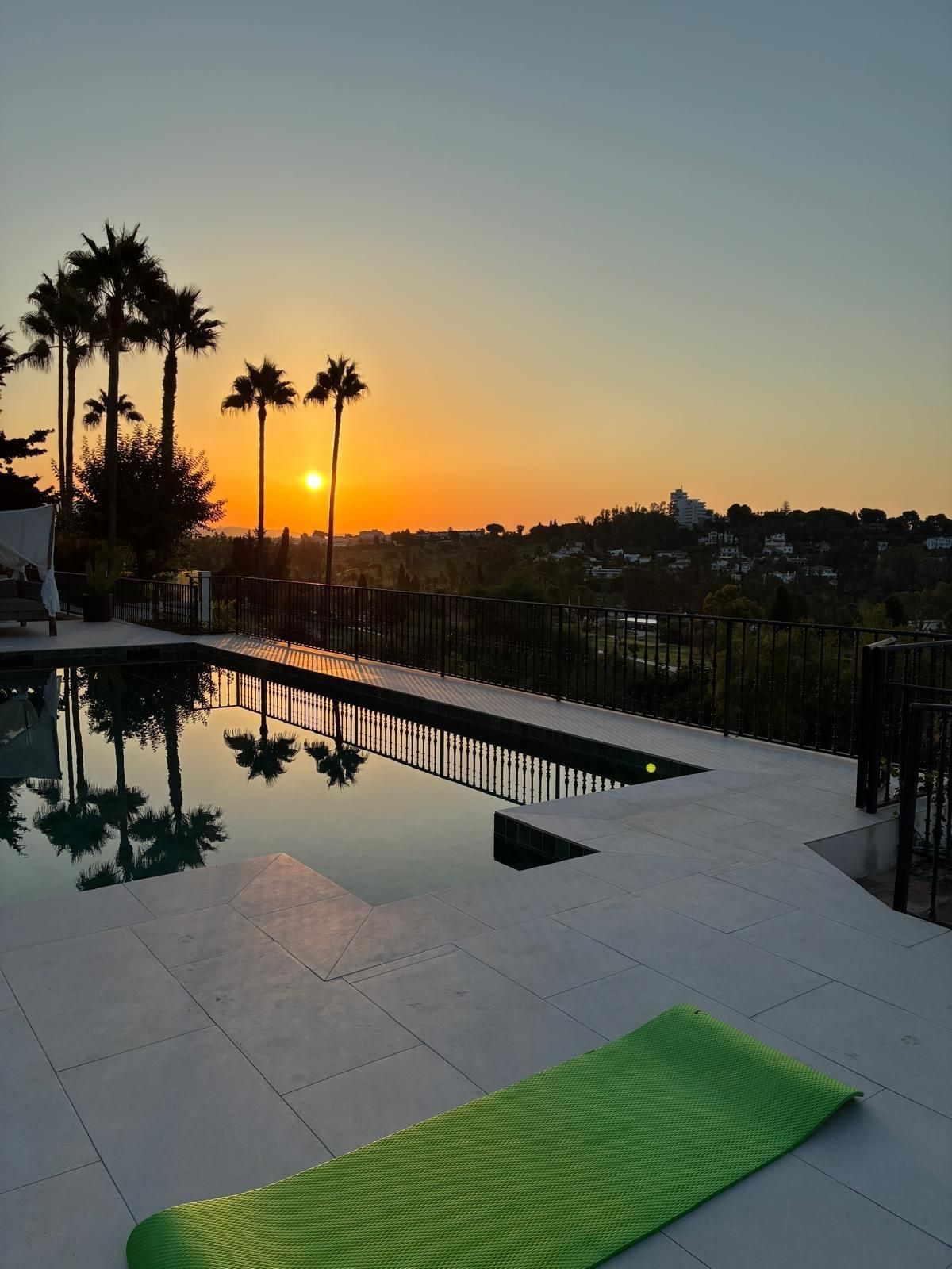 Se vende Villa - Chalet de 5 dormitorios en Costa Del Sol, Málaga, España