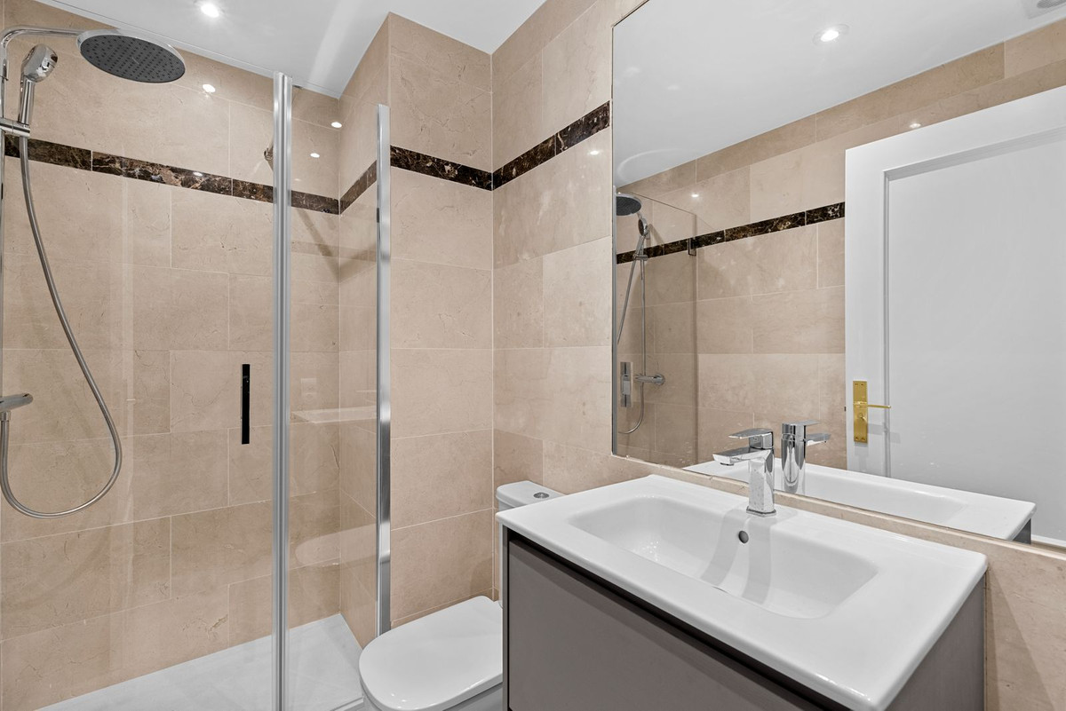 Se vende Apartamento Planta Media de 3 dormitorios en Costa Del Sol, Málaga, España