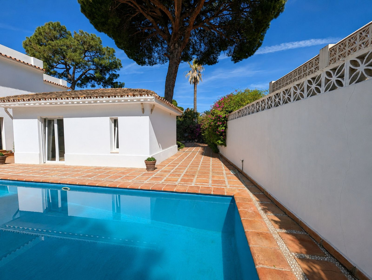 4 Bed Townhouse for sale in El Rosario Costa Del Sol, Málaga, Spain
