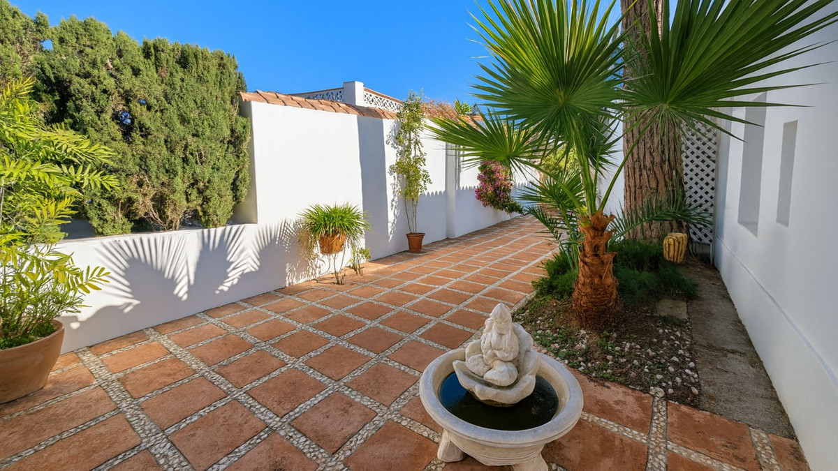 4 Bed Townhouse for sale in El Rosario Costa Del Sol, Málaga, Spain