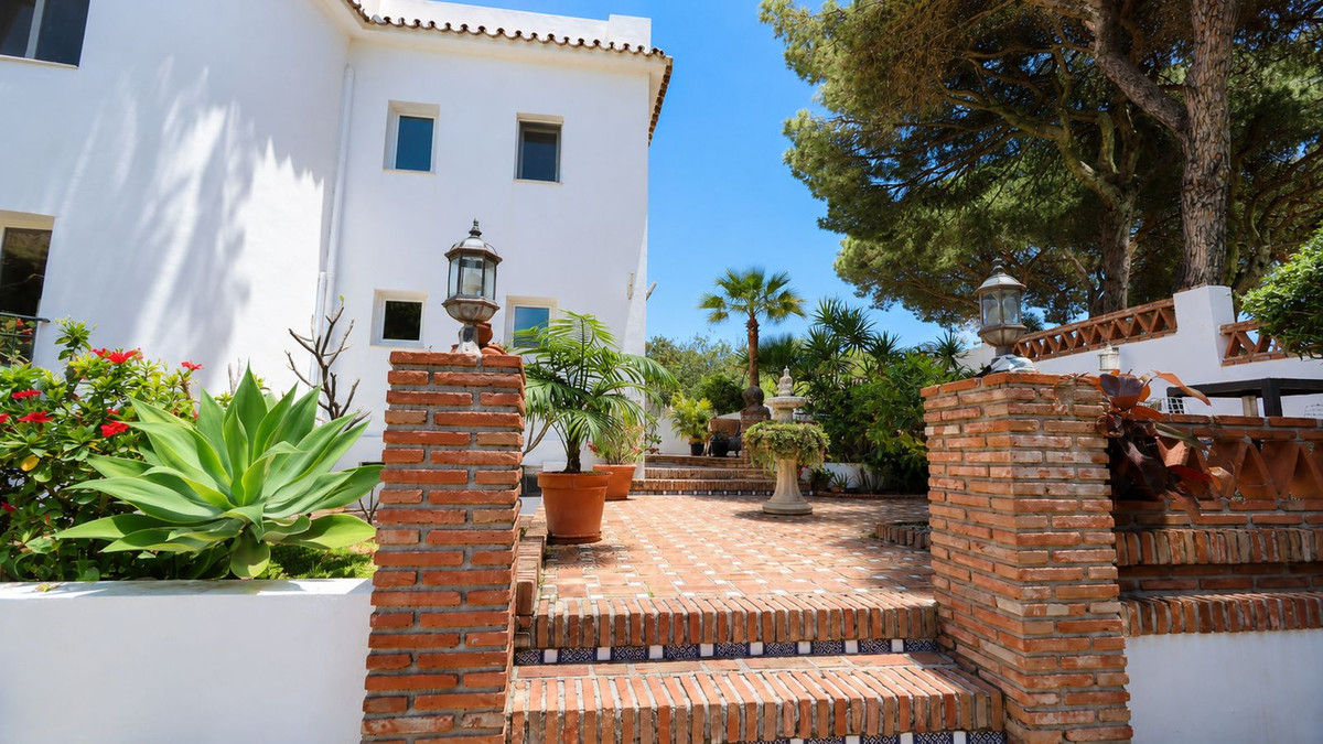 4 Bed Townhouse for sale in El Rosario Costa Del Sol, Málaga, Spain