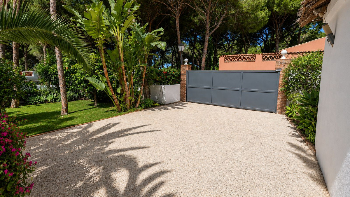 4 Bed Townhouse for sale in El Rosario Costa Del Sol, Málaga, Spain