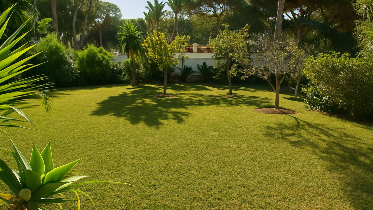 4 Bed Townhouse for sale in El Rosario Costa Del Sol, Málaga, Spain