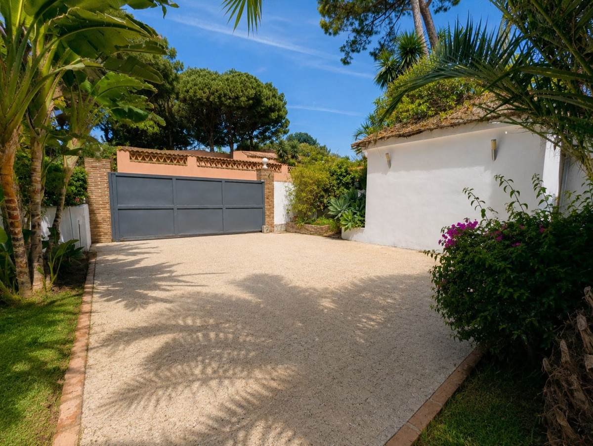 4 Bed Townhouse for sale in El Rosario Costa Del Sol, Málaga, Spain