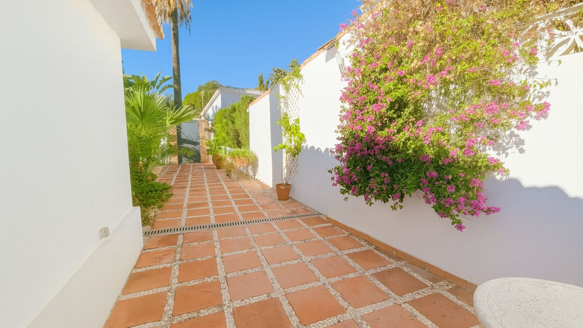 4 Bed Townhouse for sale in El Rosario Costa Del Sol, Málaga, Spain