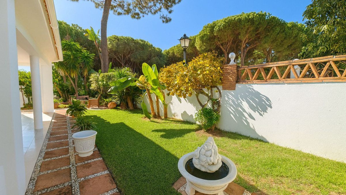 4 Bed Townhouse for sale in El Rosario Costa Del Sol, Málaga, Spain