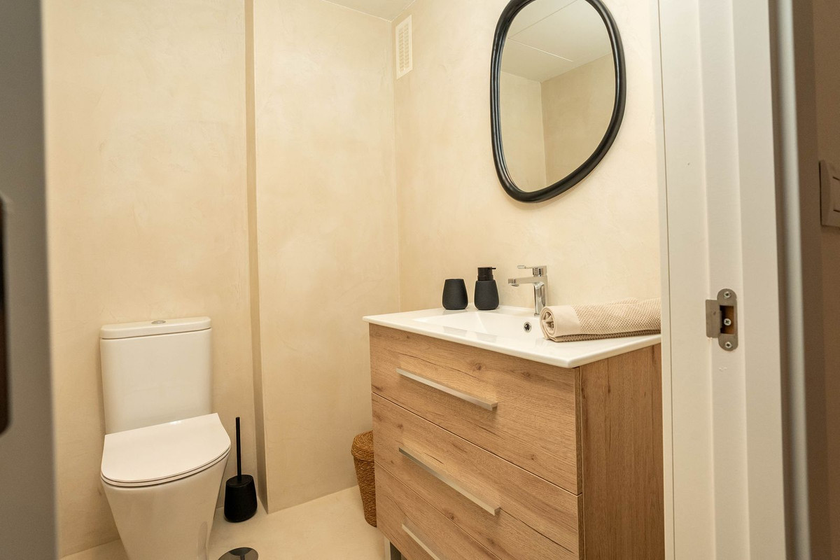 2 Bed Apartment for sale in Casares Costa Del Sol, Málaga, Spain