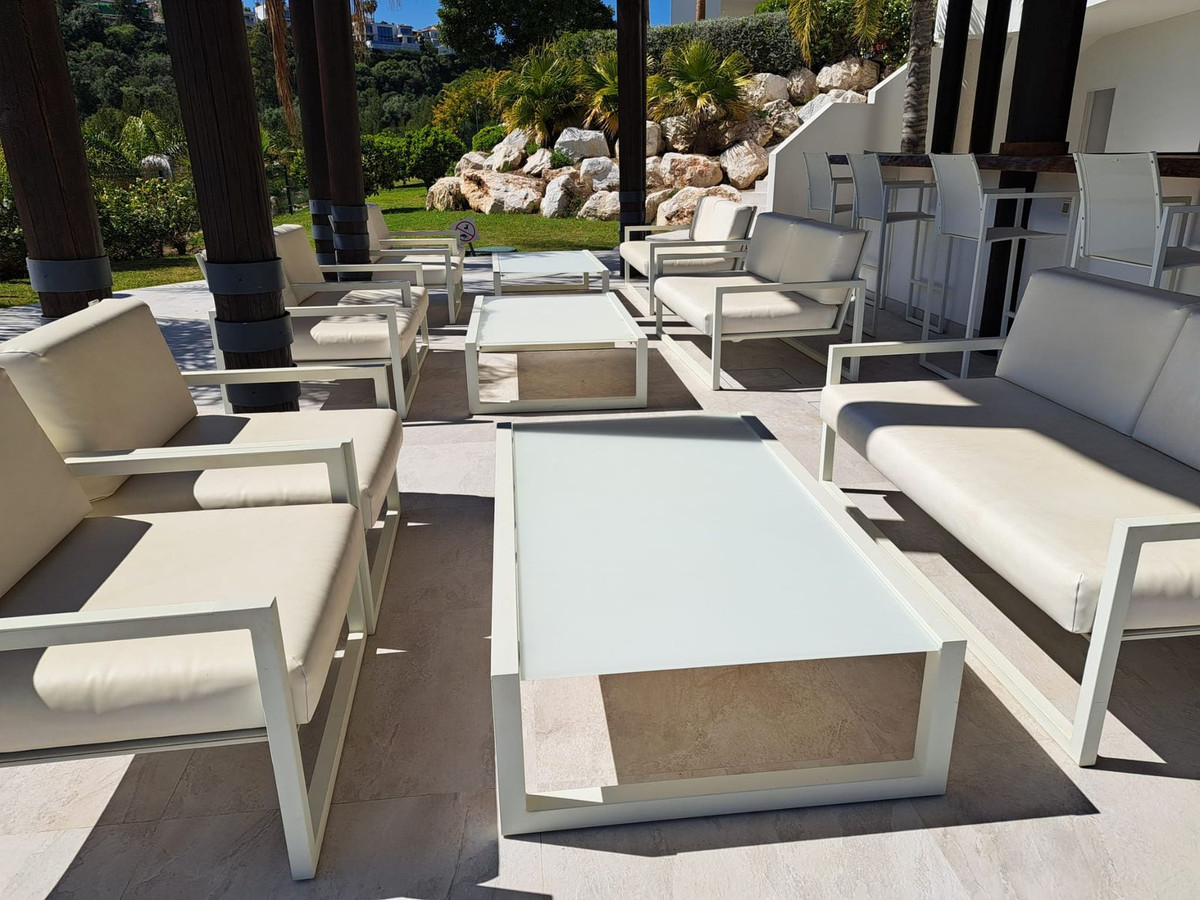 3 Bed Apartment for sale in Benahavís Costa Del Sol, Málaga, Spain