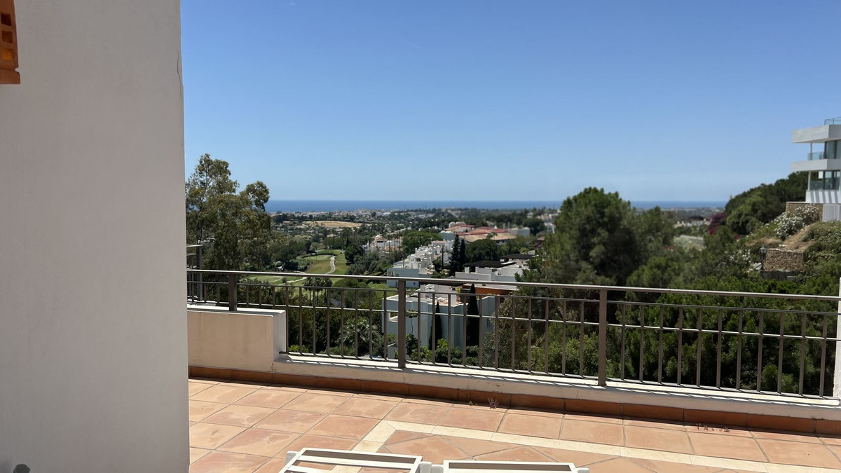 3 Bed Apartment for sale in La Quinta Costa Del Sol, Málaga, Spain