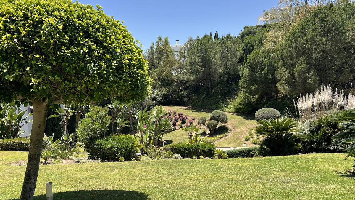 3 Bed Apartment for sale in La Quinta Costa Del Sol, Málaga, Spain