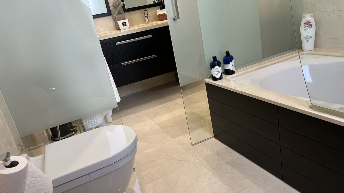 3 Bed Apartment for sale in La Quinta Costa Del Sol, Málaga, Spain