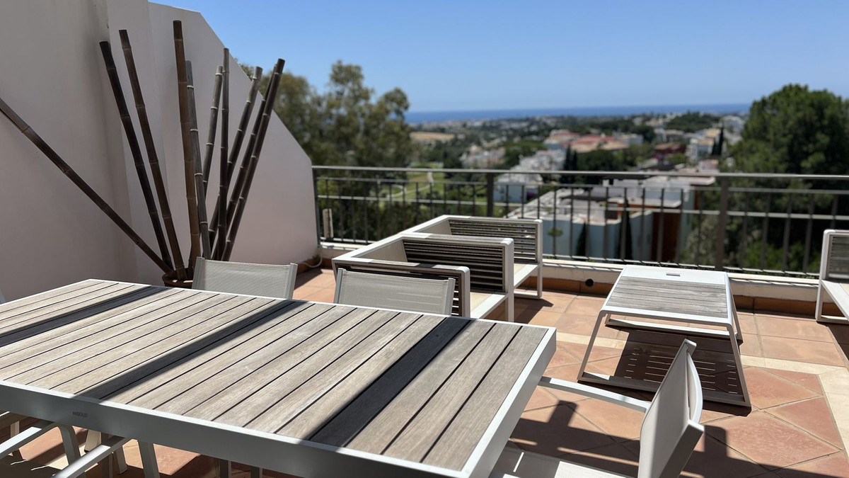 3 Bed Apartment for sale in La Quinta Costa Del Sol, Málaga, Spain