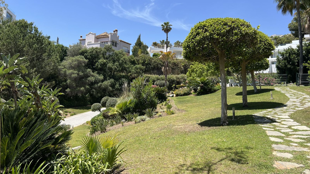 3 Bed Apartment for sale in La Quinta Costa Del Sol, Málaga, Spain