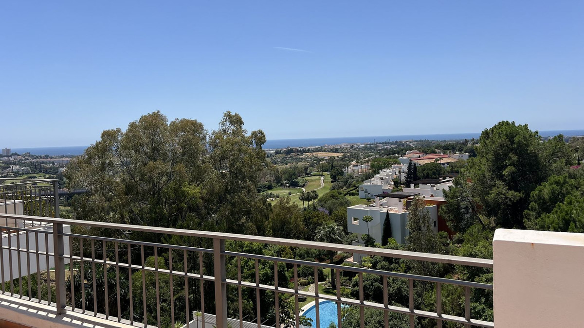 3 Bed Apartment for sale in La Quinta Costa Del Sol, Málaga, Spain
