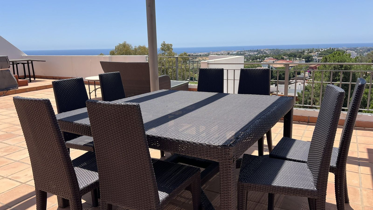 3 Bed Apartment for sale in La Quinta Costa Del Sol, Málaga, Spain
