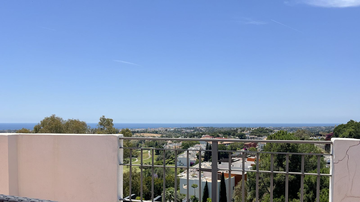 3 Bed Apartment for sale in La Quinta Costa Del Sol, Málaga, Spain