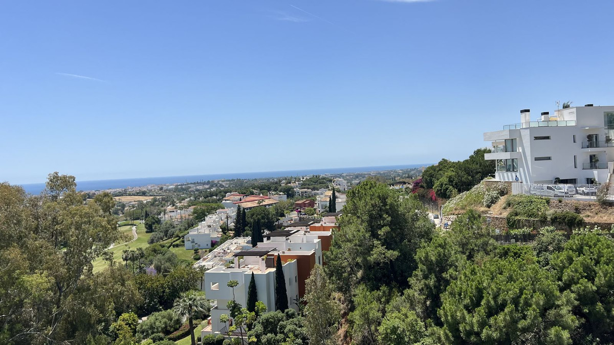 3 Bed Apartment for sale in La Quinta Costa Del Sol, Málaga, Spain