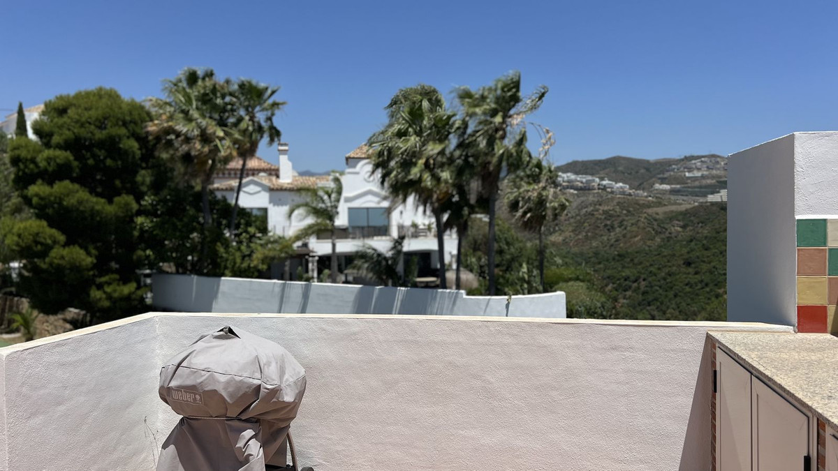 3 Bed Apartment for sale in La Quinta Costa Del Sol, Málaga, Spain
