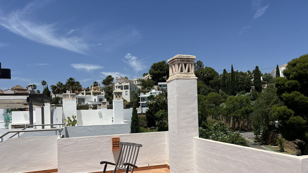3 Bed Apartment for sale in La Quinta Costa Del Sol, Málaga, Spain