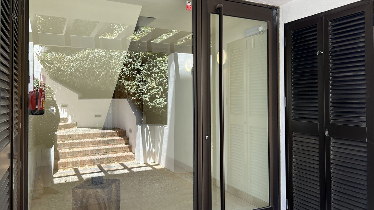 3 Bed Apartment for sale in La Quinta Costa Del Sol, Málaga, Spain