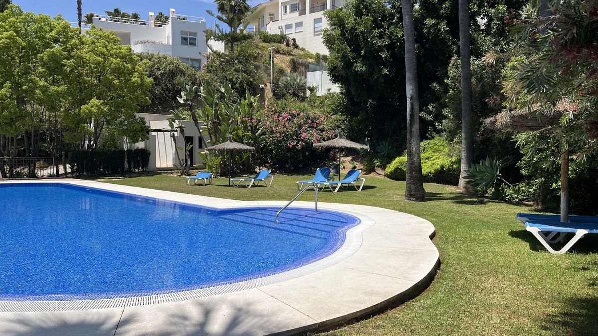 3 Bed Apartment for sale in La Quinta Costa Del Sol, Málaga, Spain