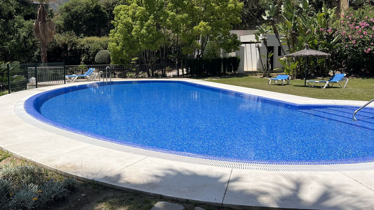 3 Bed Apartment for sale in La Quinta Costa Del Sol, Málaga, Spain