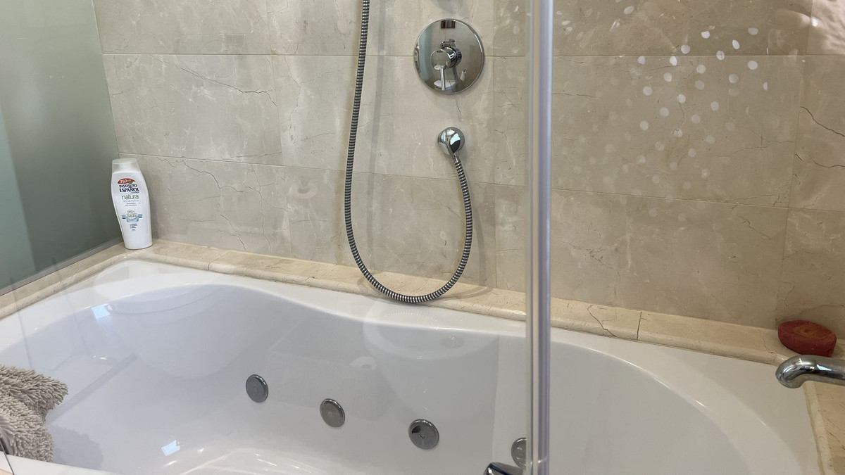 3 Bed Apartment for sale in La Quinta Costa Del Sol, Málaga, Spain