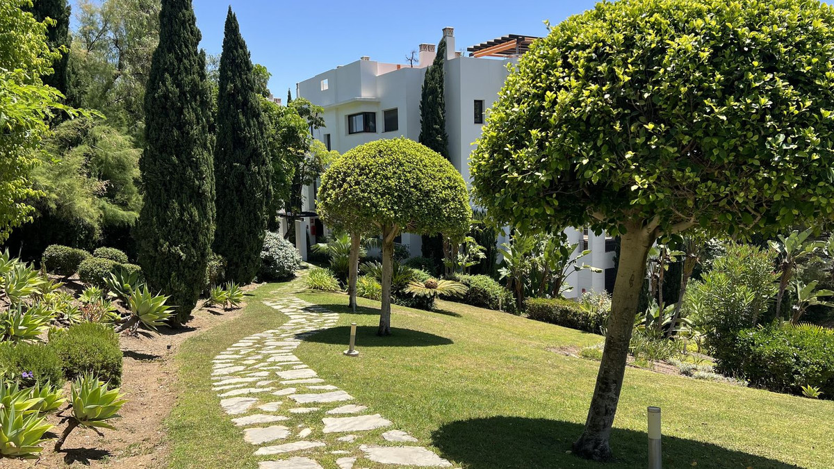 3 Bed Apartment for sale in La Quinta Costa Del Sol, Málaga, Spain