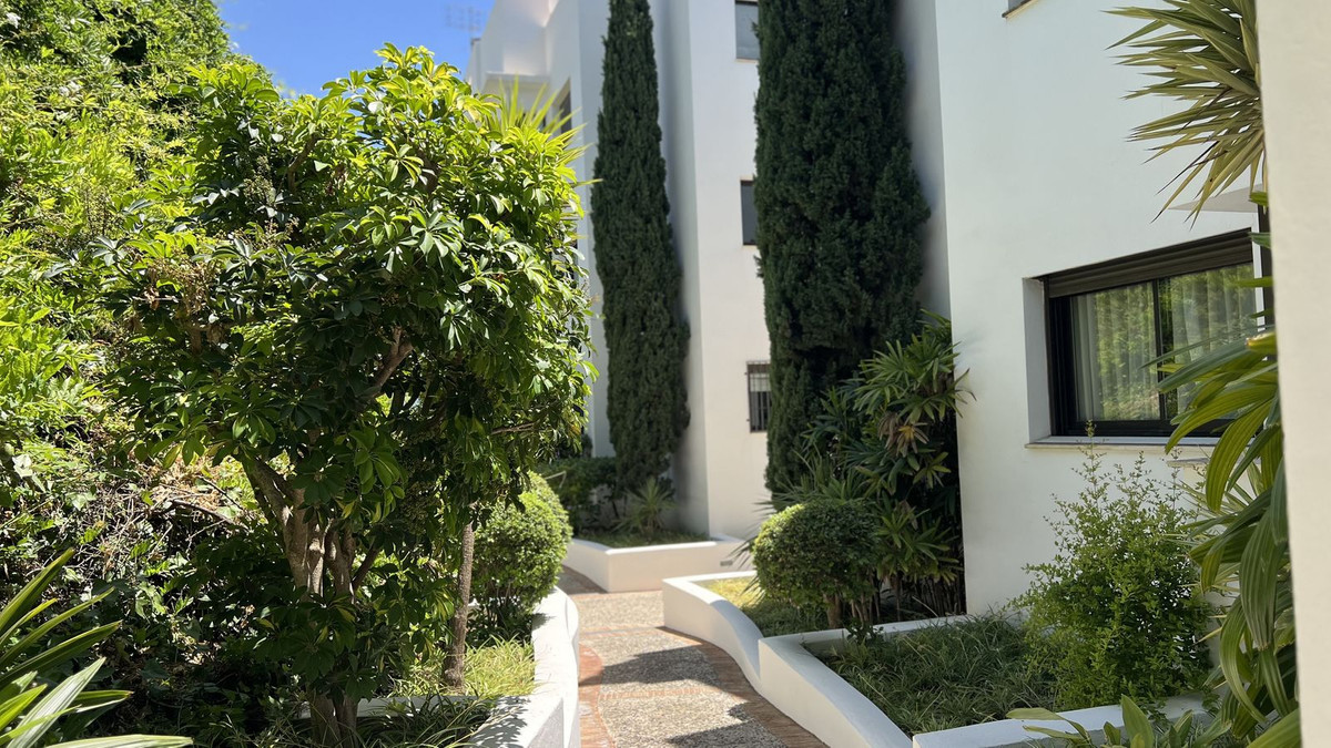 3 Bed Apartment for sale in La Quinta Costa Del Sol, Málaga, Spain