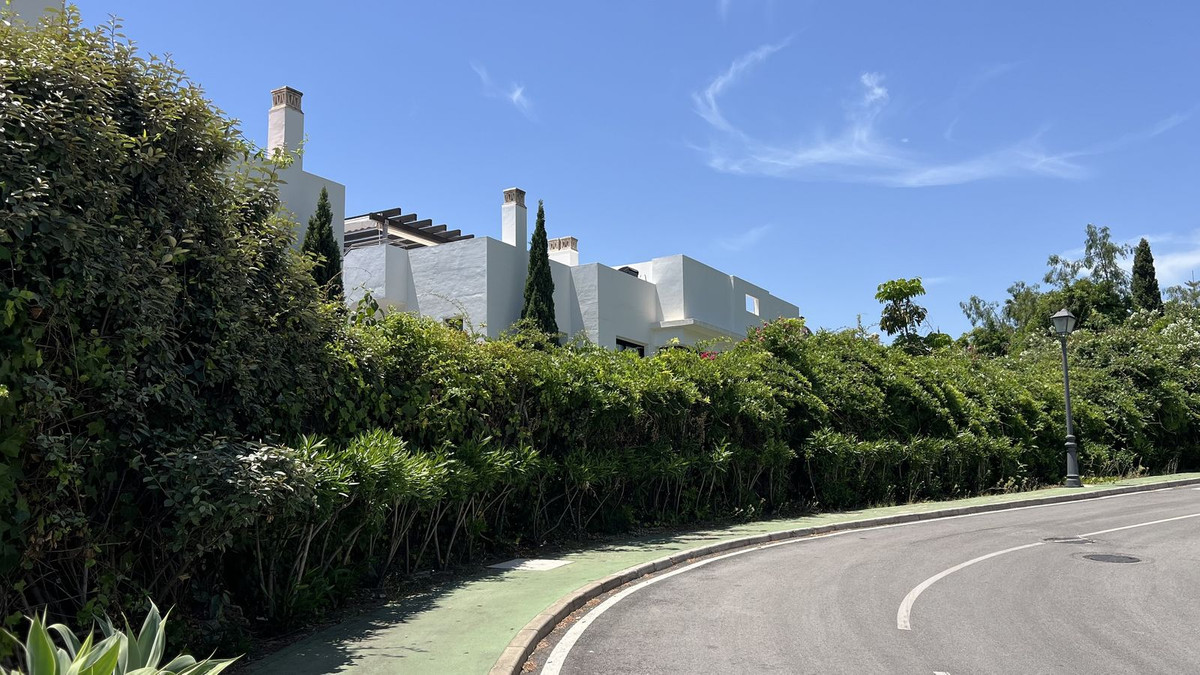 3 Bed Apartment for sale in La Quinta Costa Del Sol, Málaga, Spain