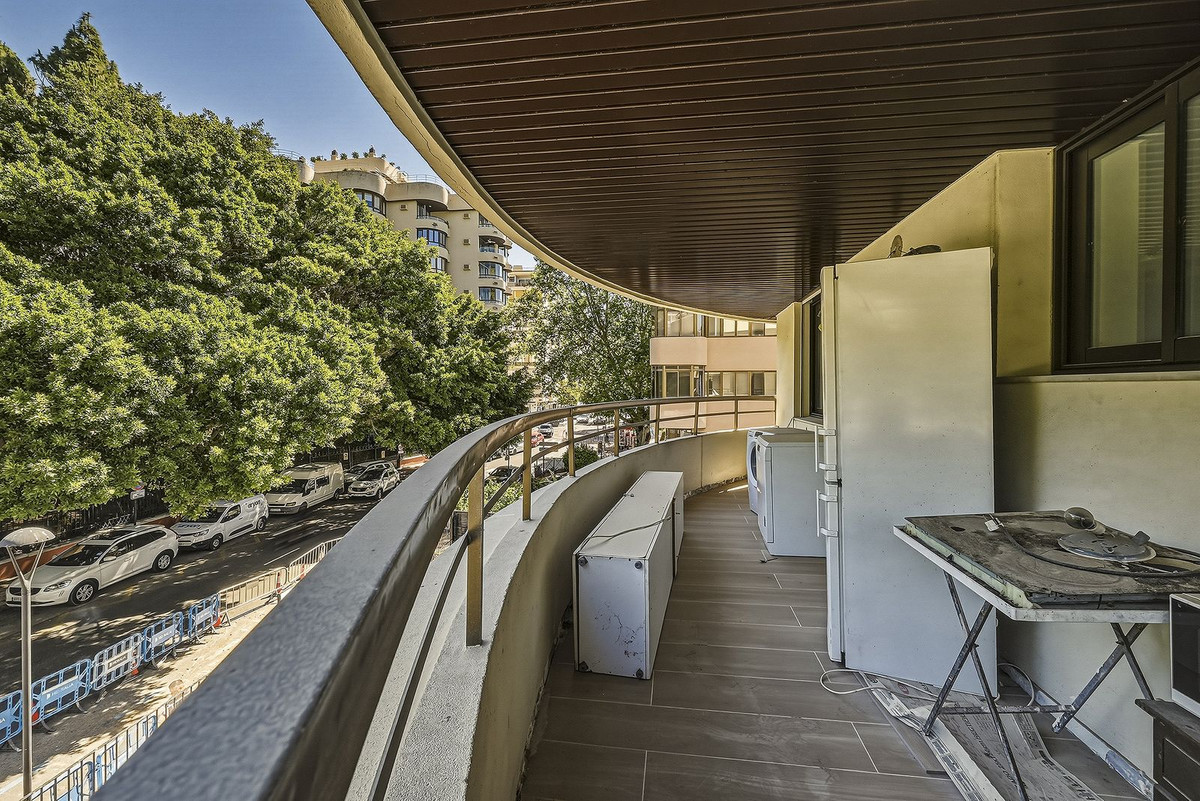 3 Bed Apartment for sale in Marbella Costa Del Sol, Málaga, Spain