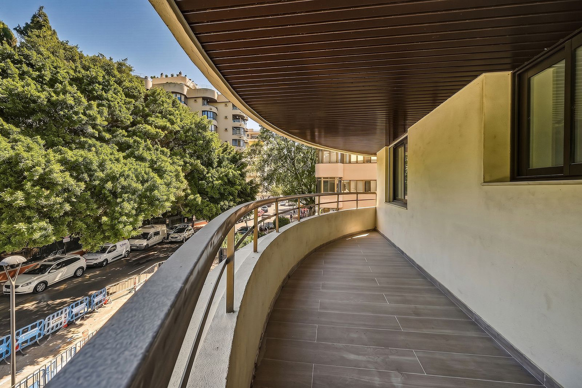 3 Bed Apartment for sale in Marbella Costa Del Sol, Málaga, Spain